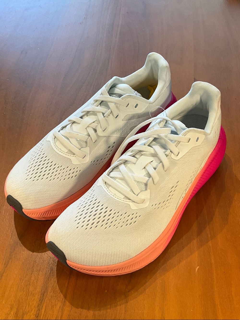 Flow STAltra Women's White Running Shoes with Pink and Orange Gradient sample